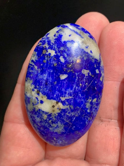 Lapis lazuli, galet/ pierre plate de 57 x 37 x 17 mm - 48 gr. - Qualité AA à AAA