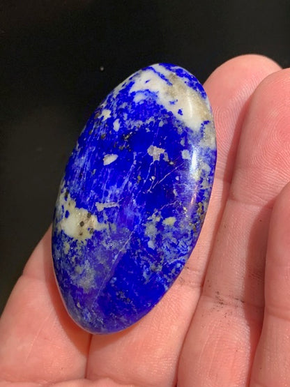 Lapis lazuli, galet/ pierre plate de 57 x 37 x 17 mm - 48 gr. - Qualité AA à AAA