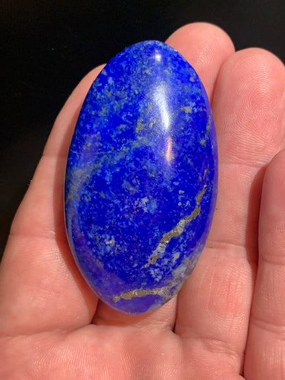Lapis lazuli, galet/ pierre plate de 62 x 34 x 20 mm - 57,8 gr. - Qualité AA à AAA