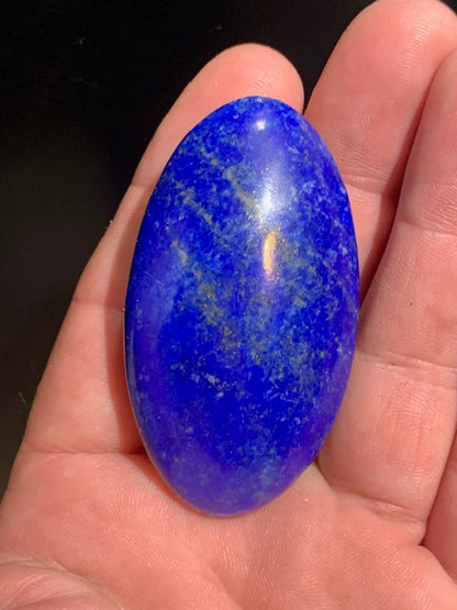 Lapis lazuli, galet/ pierre plate de 62 x 34 x 20 mm - 57,8 gr. - Qualité AA à AAA