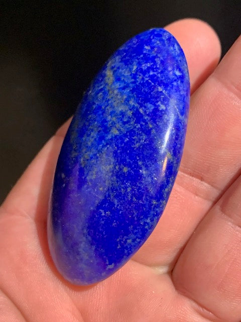 Lapis lazuli, galet/ pierre plate de 62 x 34 x 20 mm - 57,8 gr. - Qualité AA à AAA