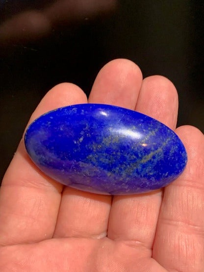 Lapis lazuli, galet/ pierre plate de 62 x 34 x 20 mm - 57,8 gr. - Qualité AA à AAA