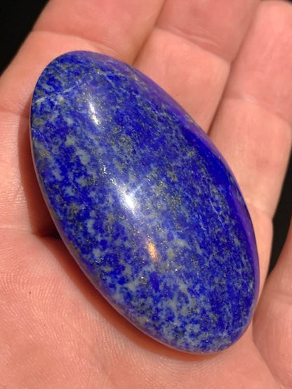 Lapis lazuli, galet/ pierre plate de 61 x 38 x 18 mm - 62,2 gr. - Qualité AA à AAA
