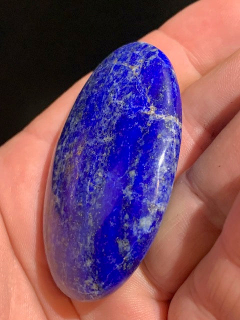 Lapis lazuli, galet/ pierre plate de 61 x 38 x 18 mm - 62,2 gr. - Qualité AA à AAA