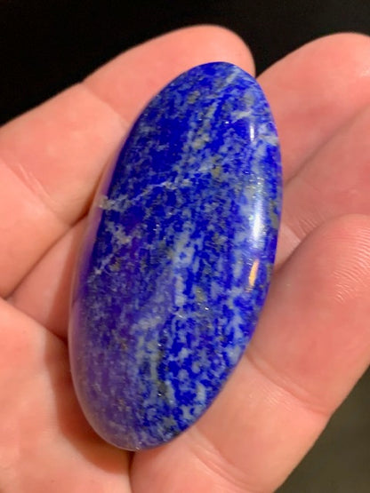 Lapis lazuli, galet/ pierre plate de 61 x 38 x 18 mm - 62,2 gr. - Qualité AA à AAA