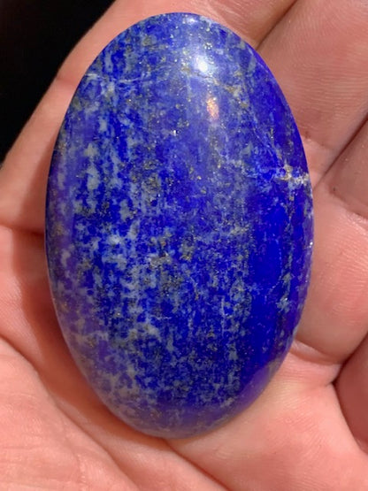 Lapis lazuli, galet/ pierre plate de 61 x 38 x 18 mm - 62,2 gr. - Qualité AA à AAA