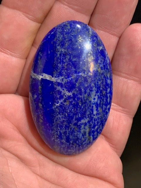 Lapis lazuli, galet/ pierre plate de 61 x 38 x 18 mm - 62,2 gr. - Qualité AA à AAA