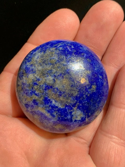 Lapis lazuli, galet/ pierre plate de 46 x 45 x 25 mm - 79 gr. - Qualité AA à AAA