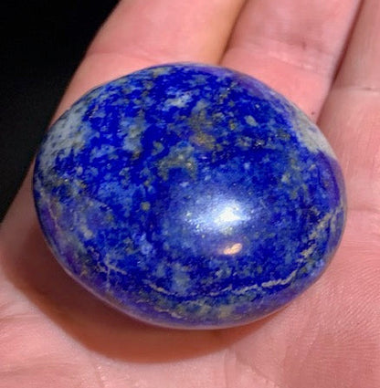 Lapis lazuli, galet/ pierre plate de 46 x 45 x 25 mm - 79 gr. - Qualité AA à AAA
