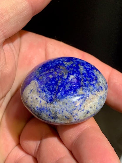Lapis lazuli, galet/ pierre plate de 46 x 45 x 25 mm - 79 gr. - Qualité AA à AAA
