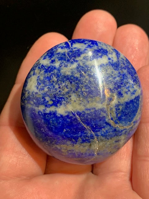 Lapis lazuli, galet/ pierre plate de 49 de diamètre x 30 mm - 113,8 gr. - Qualité AA à AAA