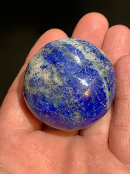 Lapis lazuli, galet/ pierre plate de 49 de diamètre x 30 mm - 113,8 gr. - Qualité AA à AAA