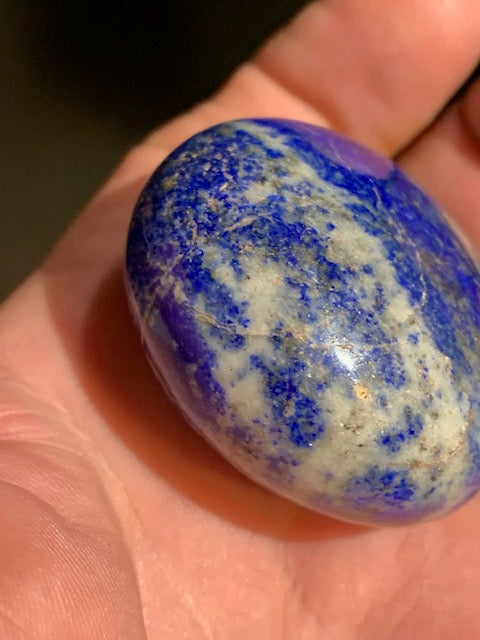 Lapis lazuli, galet/ pierre plate de 49 de diamètre x 30 mm - 113,8 gr. - Qualité AA à AAA