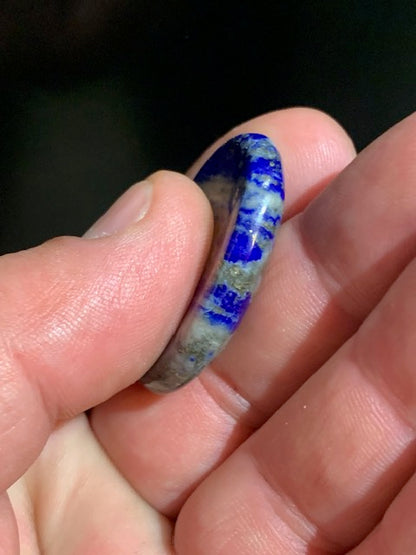Lapis-lazuli – Pierre de poche / pierre de massage avec une face bombée et une face incurvée – 35 × 28 × 8 mm – 12,6 g – Qualité AA à AAA