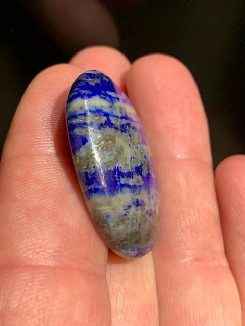 Lapis-lazuli – Pierre de poche / pierre de massage avec une face bombée et une face incurvée – 35 × 28 × 8 mm – 12,6 g – Qualité AA à AAA