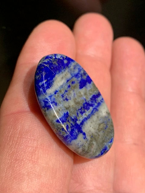 Lapis-lazuli – Pierre de poche / pierre de massage avec une face bombée et une face incurvée – 35 × 28 × 8 mm – 12,6 g – Qualité AA à AAA
