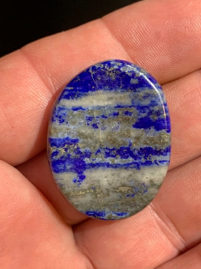 Lapis-lazuli – Pierre de poche / pierre de massage avec une face bombée et une face incurvée – 35 × 28 × 8 mm – 12,6 g – Qualité AA à AAA