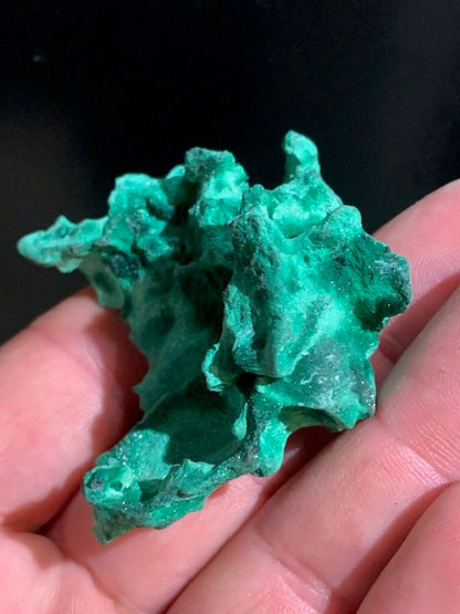 Malachite fibreuse, spécimen brut de 50 mm x 48 x 25 - 36,3 grammes. Parfait pour une collection, exposition ou bijouterie, du velour naturel