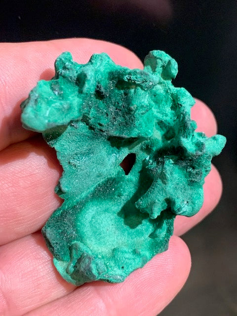 Malachite fibreuse, spécimen brut de 50 mm x 48 x 25 - 36,3 grammes. Parfait pour une collection, exposition ou bijouterie, du velour naturel