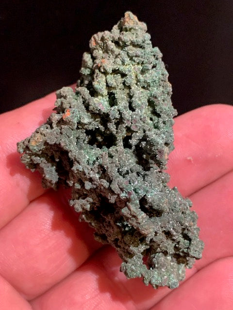 Malachite, collection ancienne, spécimen brut de 59 mm x 36 x 32 - 32,6 grammes. Parfait pour une collection, exposition ou bijouterie, du velour naturel
