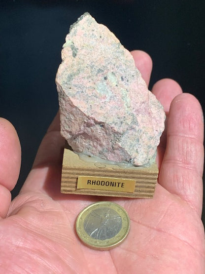 Rhodonite - forme libre - 57 x 49 x 28 mm - 116 gr. - Collection ancienne