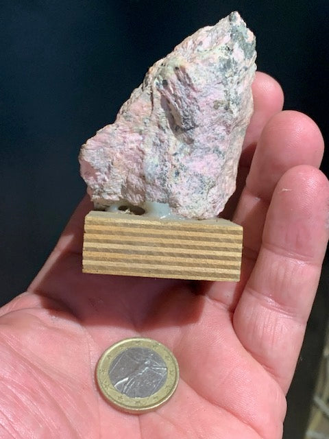 Rhodonite - forme libre - 57 x 49 x 28 mm - 116 gr. - Collection ancienne