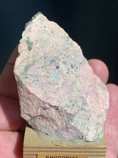 Rhodonite - forme libre - 57 x 49 x 28 mm - 116 gr. - Collection ancienne