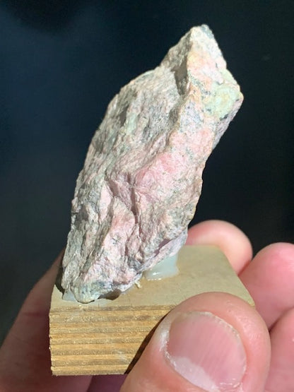 Rhodonite - forme libre - 57 x 49 x 28 mm - 116 gr. - Collection ancienne