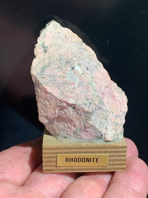 Rhodonite - forme libre - 57 x 49 x 28 mm - 116 gr. - Collection ancienne