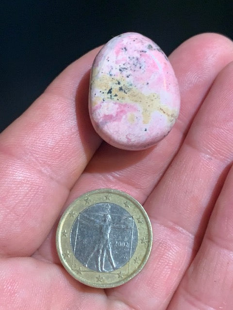 Rhodonite - pierre roulée - 27 x 22 x 20 mm - 21,3 gr.