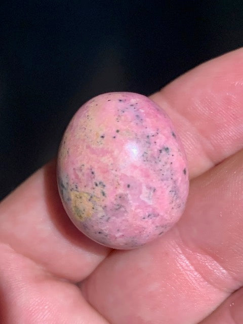Rhodonite - pierre roulée - 27 x 21 x 20 mm - 23 gr.