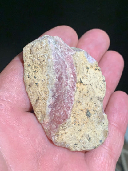Rhodochrosite, spécimen brut de 67 x 47 x 19 mm - 90,6 gr.