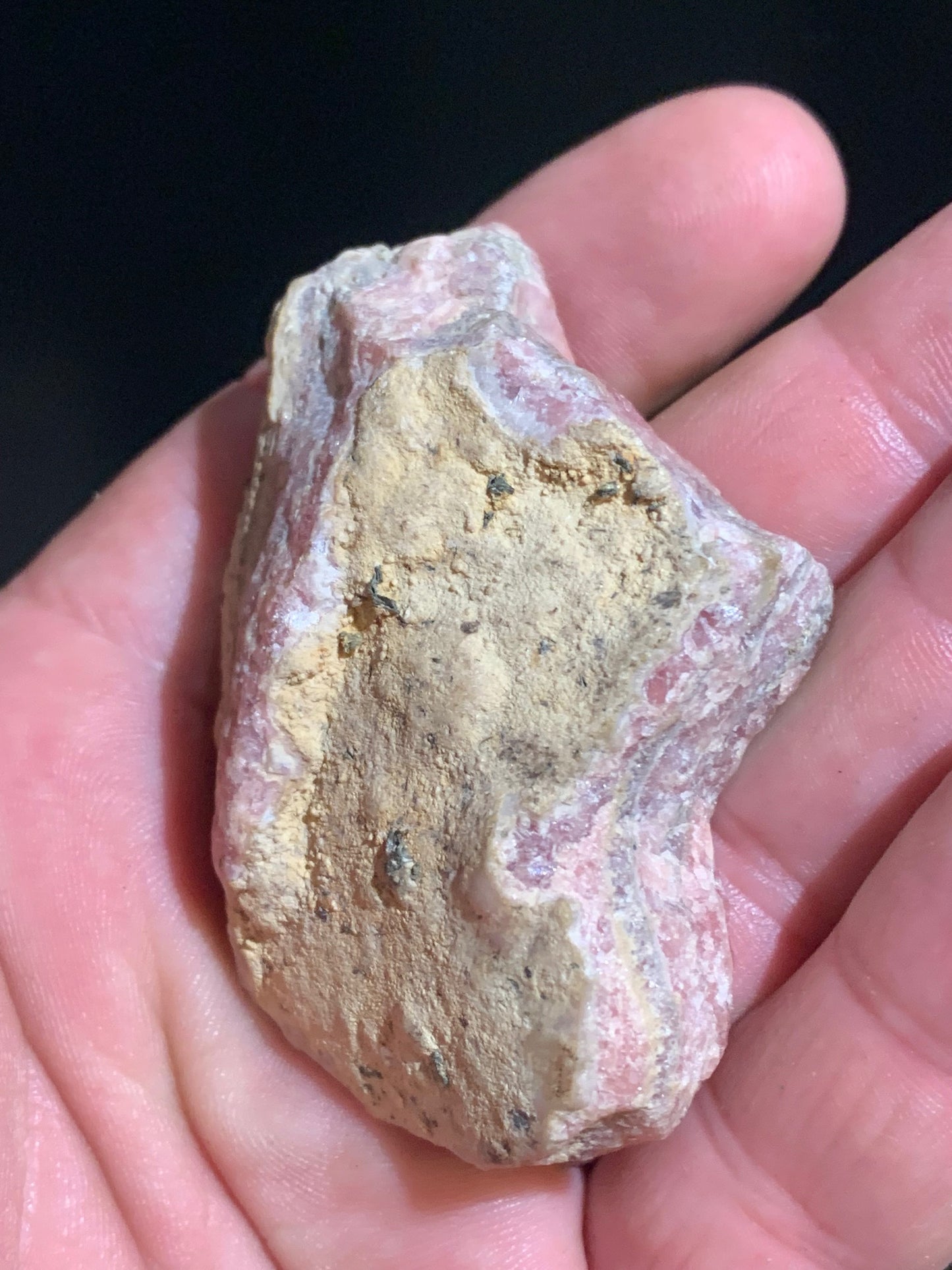Rhodochrosite, spécimen brut de 67 x 47 x 19 mm - 90,6 gr.