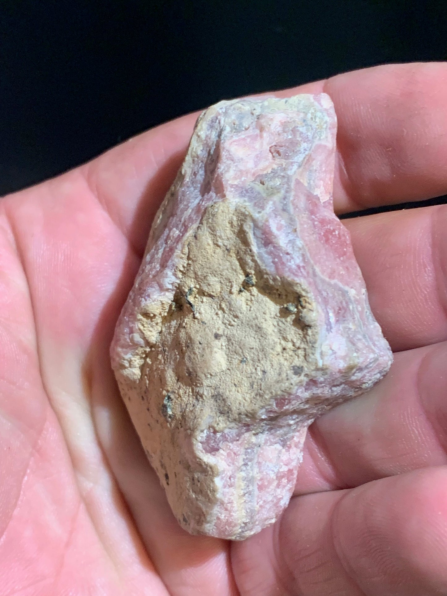 Rhodochrosite, spécimen brut de 67 x 47 x 19 mm - 90,6 gr.