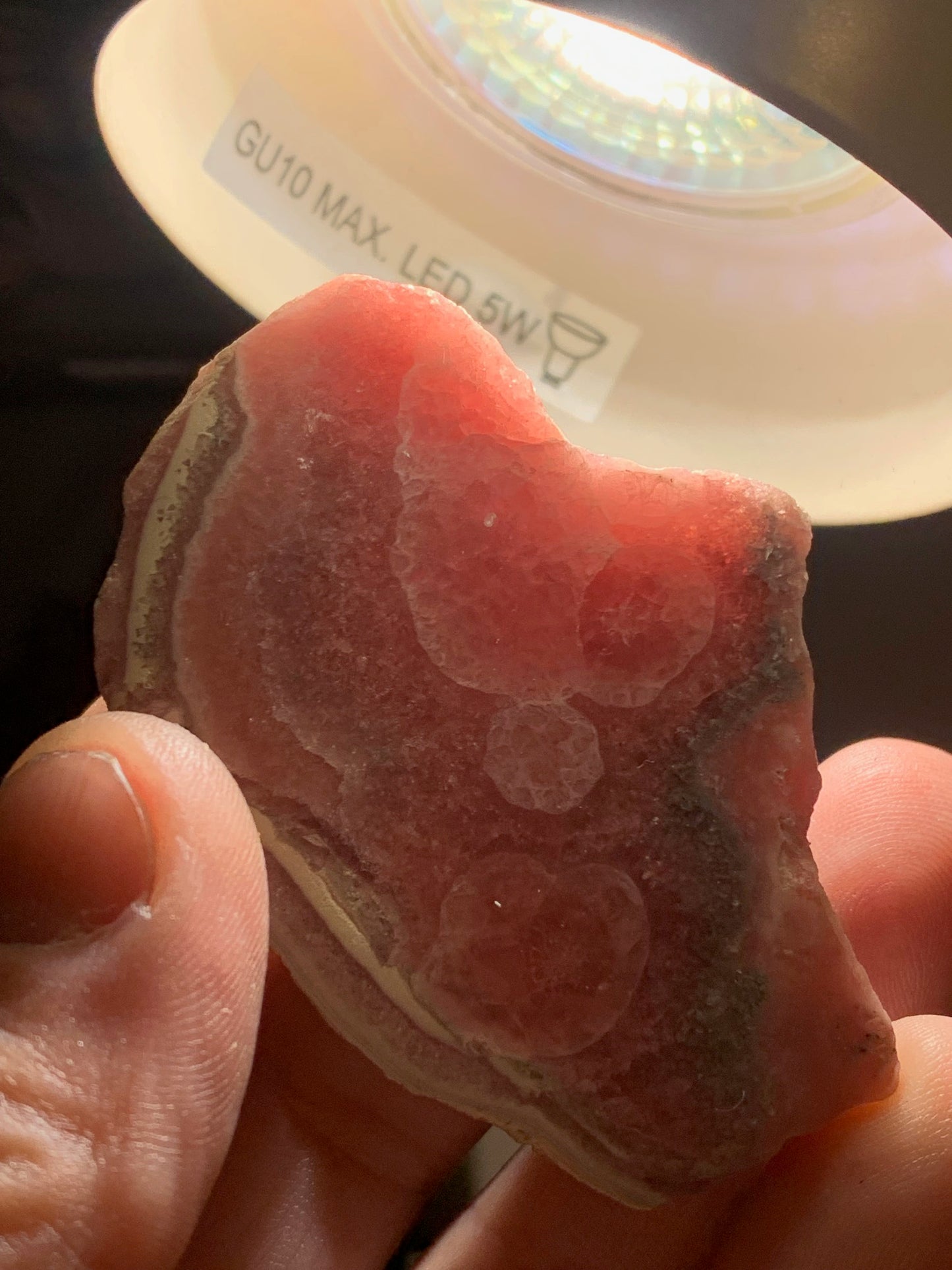 Rhodochrosite, spécimen brut de 67 x 47 x 19 mm - 90,6 gr.