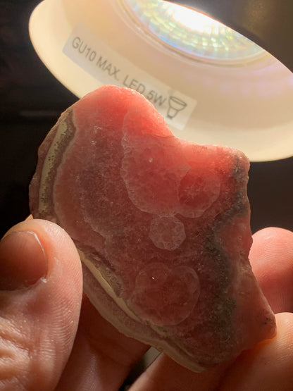 Rhodochrosite, spécimen brut de 67 x 47 x 19 mm - 90,6 gr.