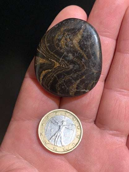 Stromatolite, galet/ pierre plate de 41 x 36 x 9 mm - 21,7 gr.