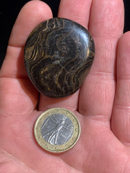 Stromatolite, galet/ pierre plate de 41 x 36 x 9 mm - 21,7 gr.