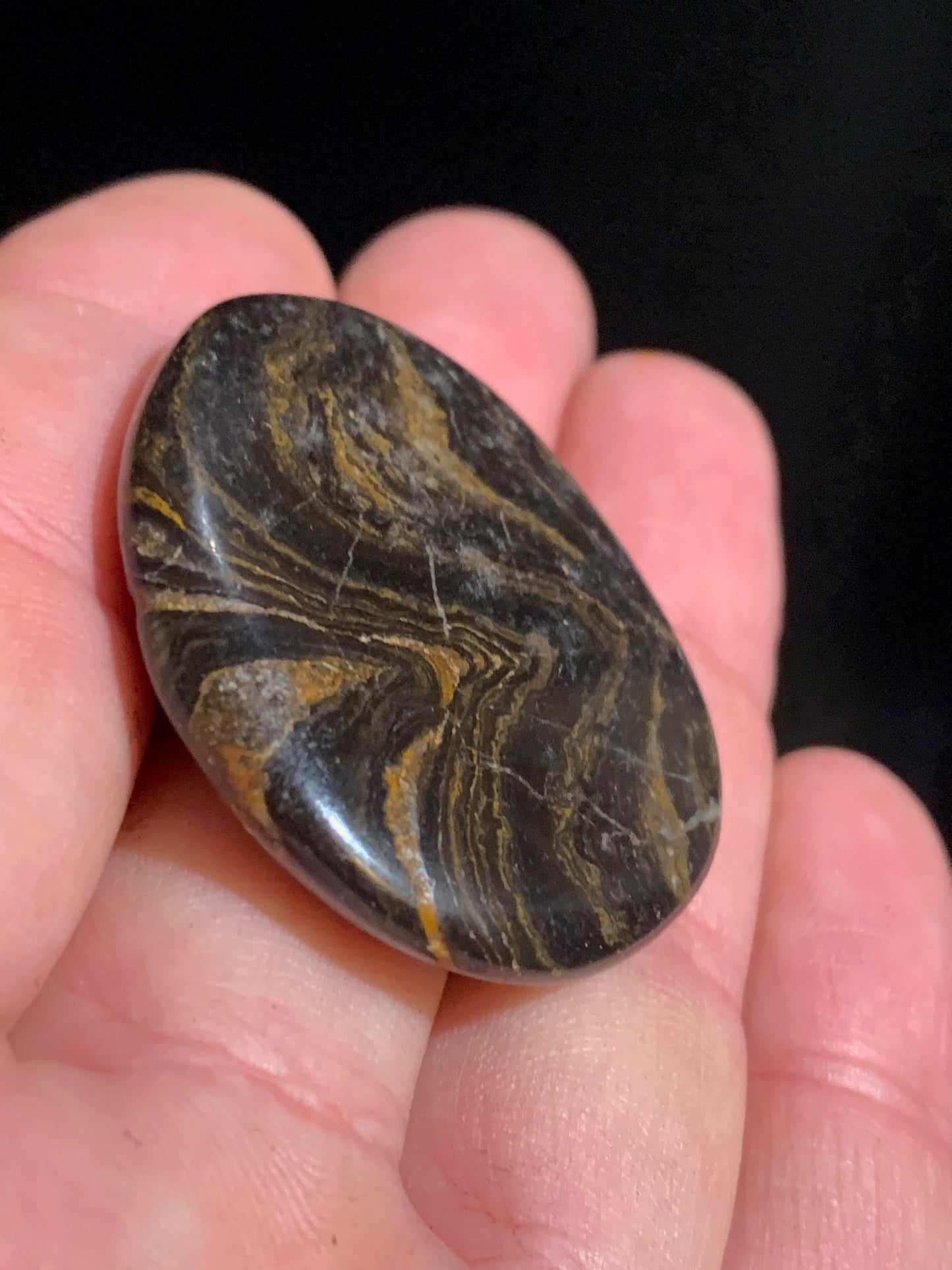 Stromatolite, galet/ pierre plate de 41 x 36 x 9 mm - 21,7 gr.