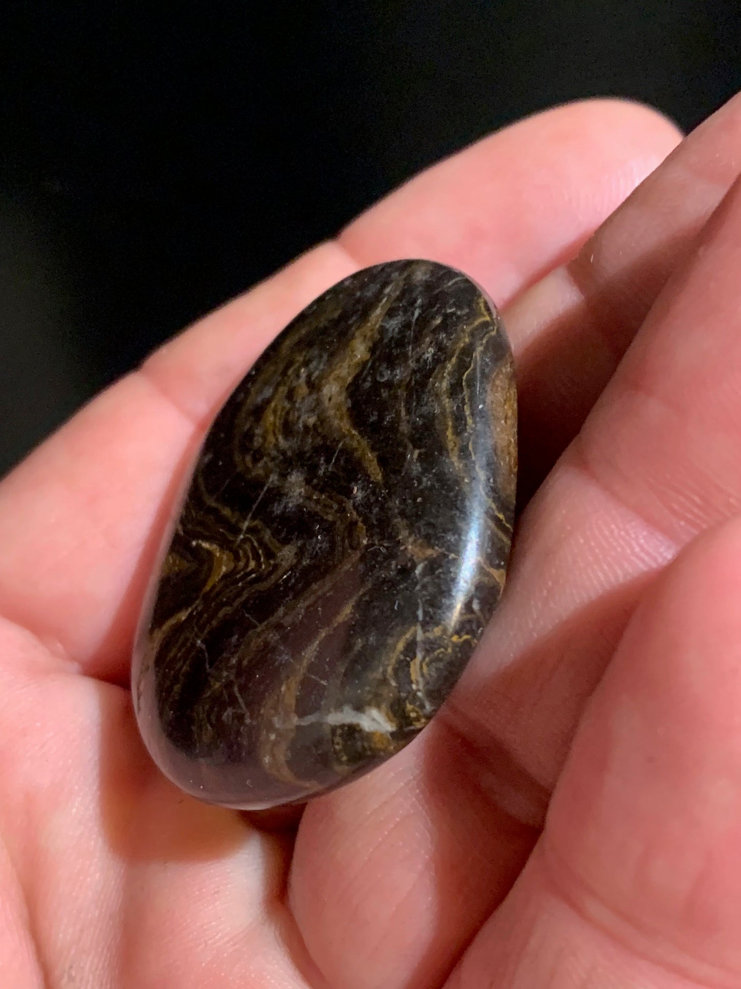 Stromatolite, galet/ pierre plate de 41 x 36 x 9 mm - 21,7 gr.
