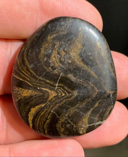 Stromatolite, galet/ pierre plate de 41 x 36 x 9 mm - 21,7 gr.