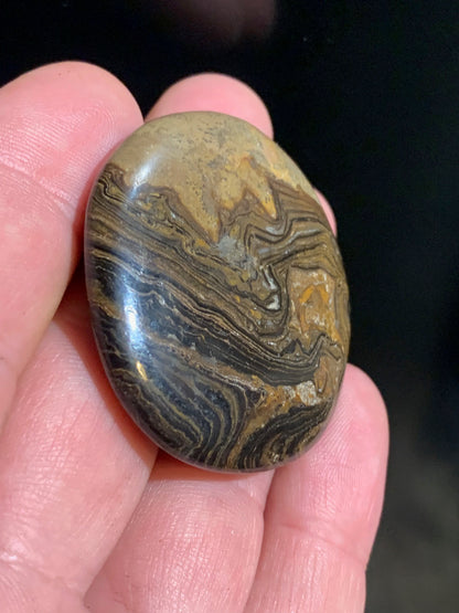 Stromatolite, galet/ pierre plate de 46 x 42 x 9 mm - 26,9 gr.