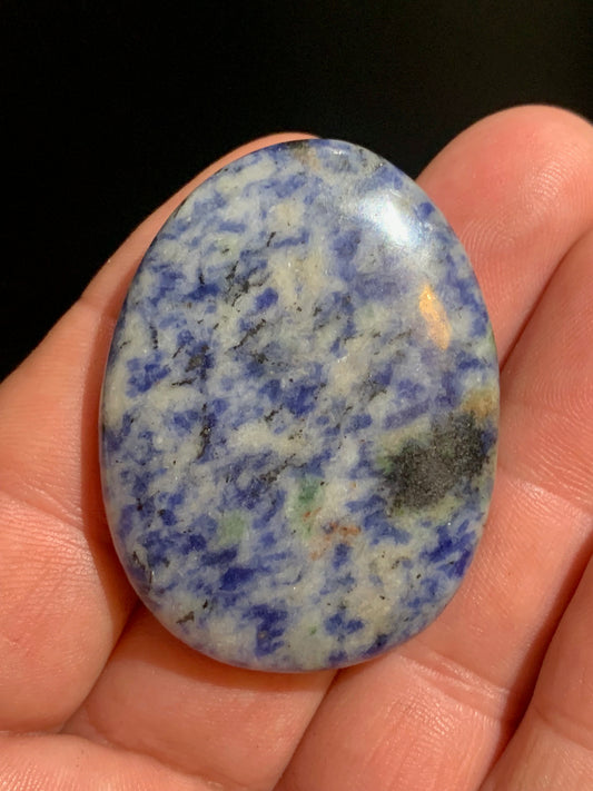 Sodalite, galet/ pierre plate - 49 x 37 x 10 mm - 28 gr.
