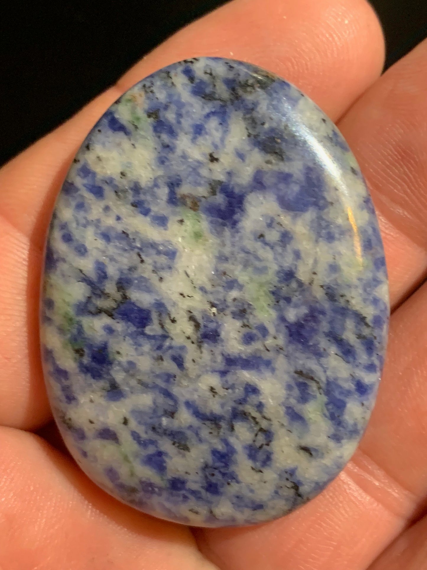 Sodalite, galet/ pierre plate - 49 x 37 x 10 mm - 28 gr.