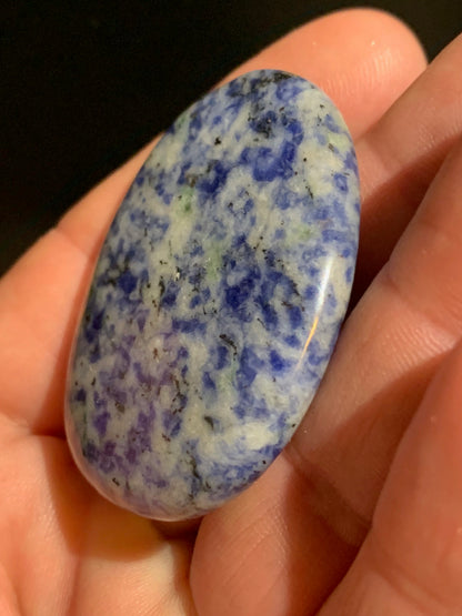 Sodalite, galet/ pierre plate - 49 x 37 x 10 mm - 28 gr.