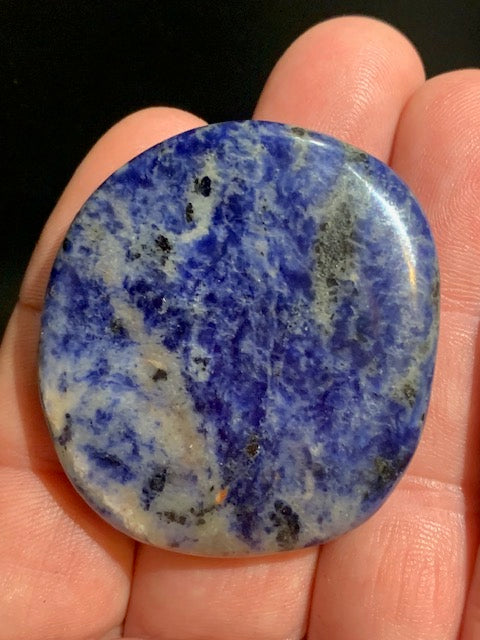 Sodalite, galet/ pierre plate - 49 x 44 x 9 mm - 33 gr.