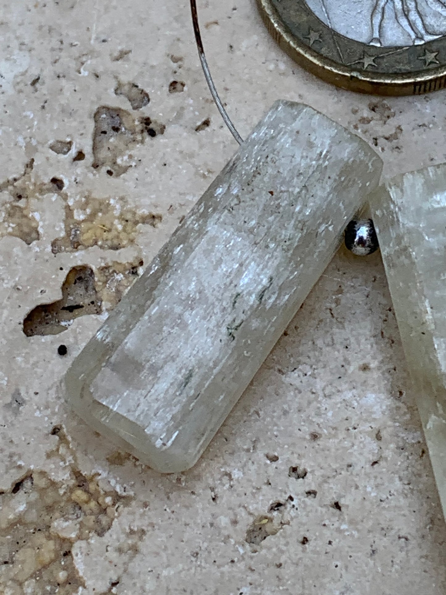 Kunzite jaune/ Triphane, 3 pièces au choix de 28mm x12 x10 à 42 x10 x10 - 5 grammes en moyenne. Parfait pour la bijouterie, collection, exposition...