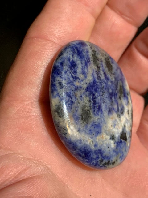 Sodalite, galet/ pierre plate - 49 x 44 x 9 mm - 33 gr.