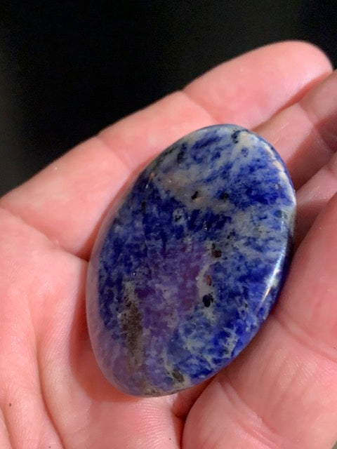 Sodalite, galet/ pierre plate - 49 x 44 x 9 mm - 33 gr.
