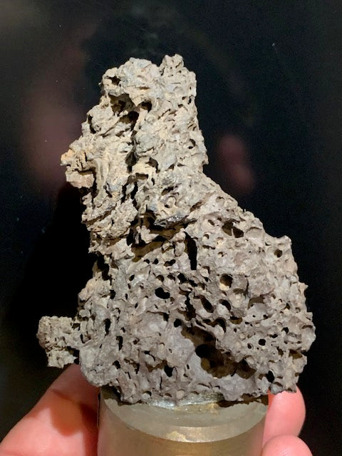 Obsidienne noire - Superbe spécimen brut sur socle en métal - 92 x 65 x 55 mm - 284 gr. - Collection ancienne